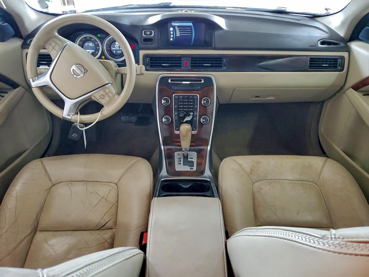 Volvo XC70 3.2 Image 8