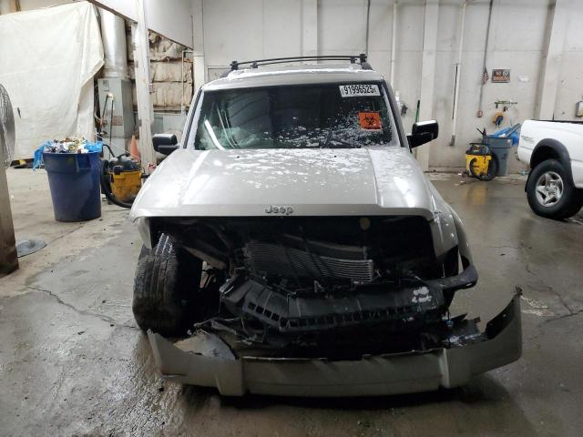 Jeep Commander Image 8