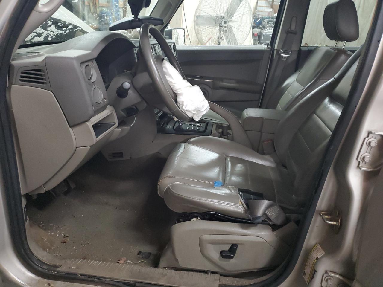 Jeep Commander Image 9