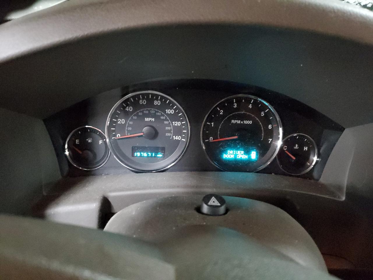 Jeep Commander Image 4