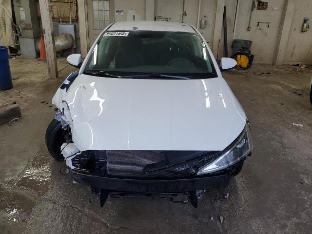 Hyundai ELANTRA Se Image 9