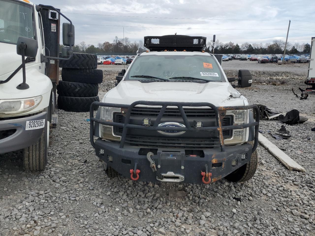 Ford F-450 Super Duty Image 3