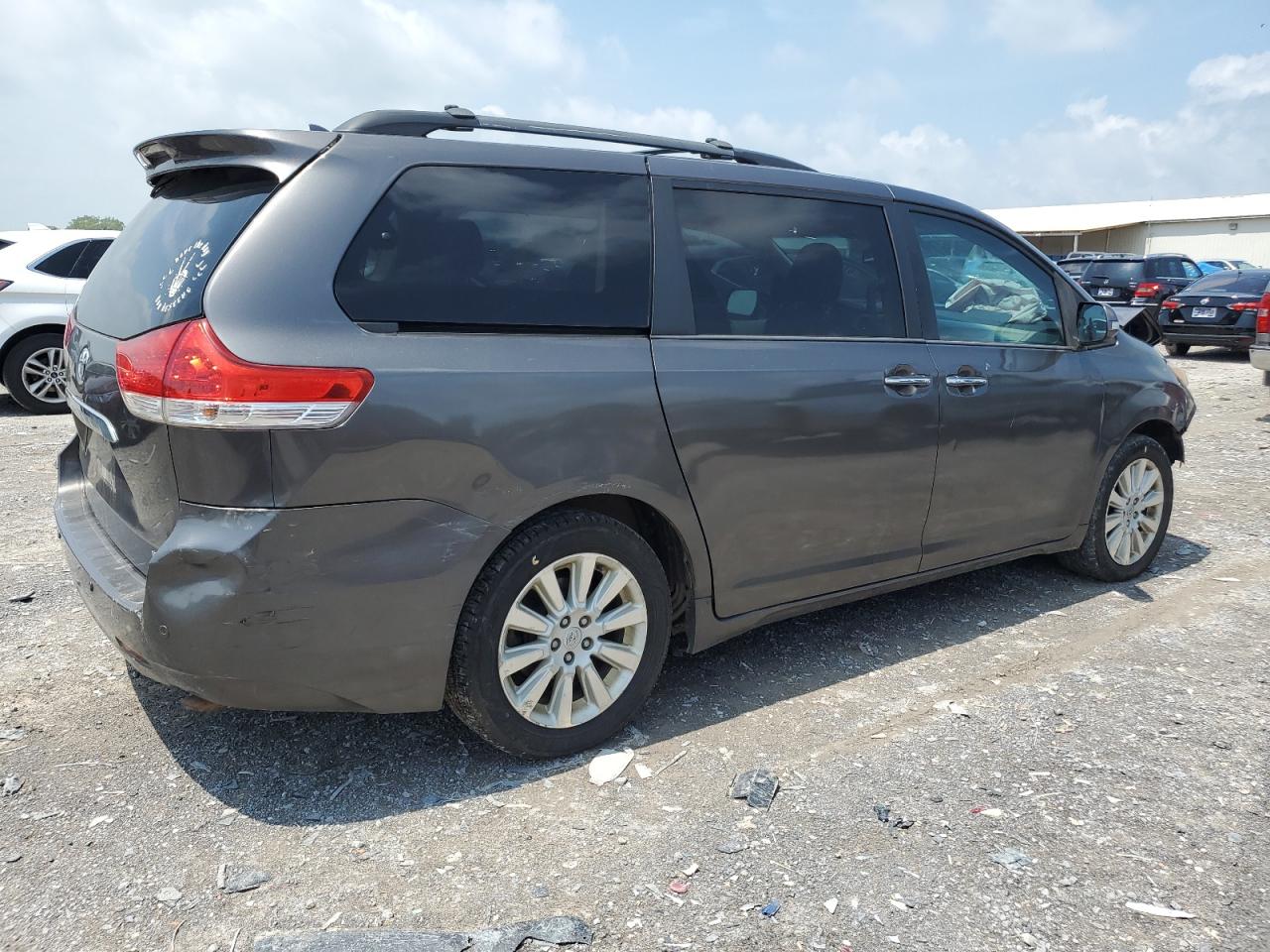 Toyota Sienna Xle Image 4