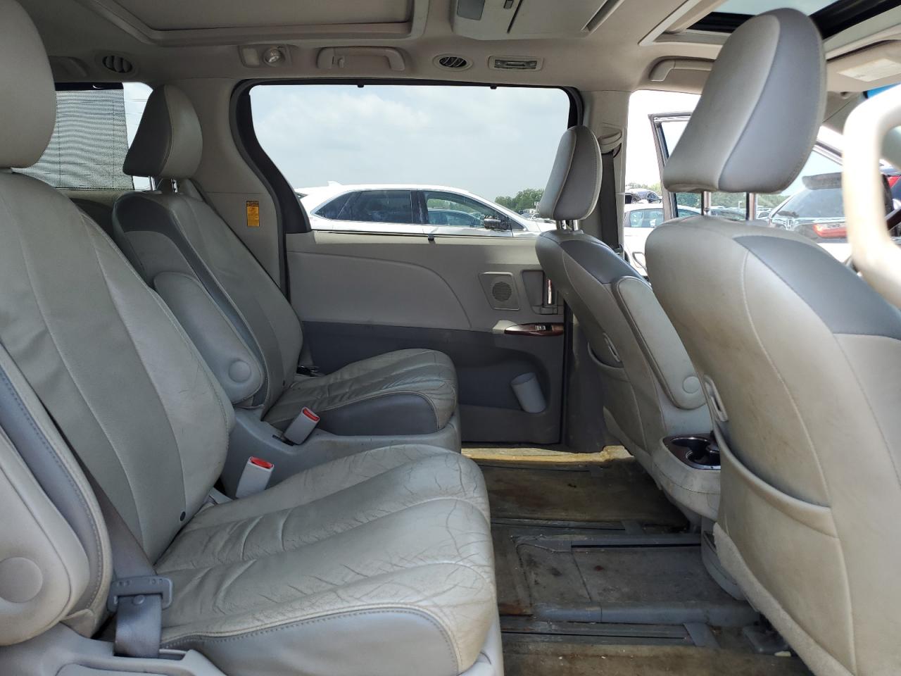 Toyota Sienna Xle Image 12