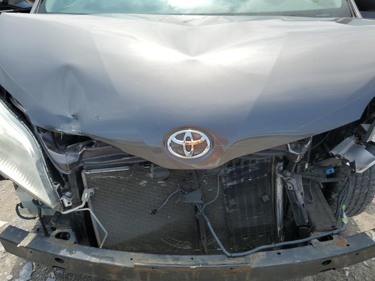 Toyota Sienna Xle Image 13