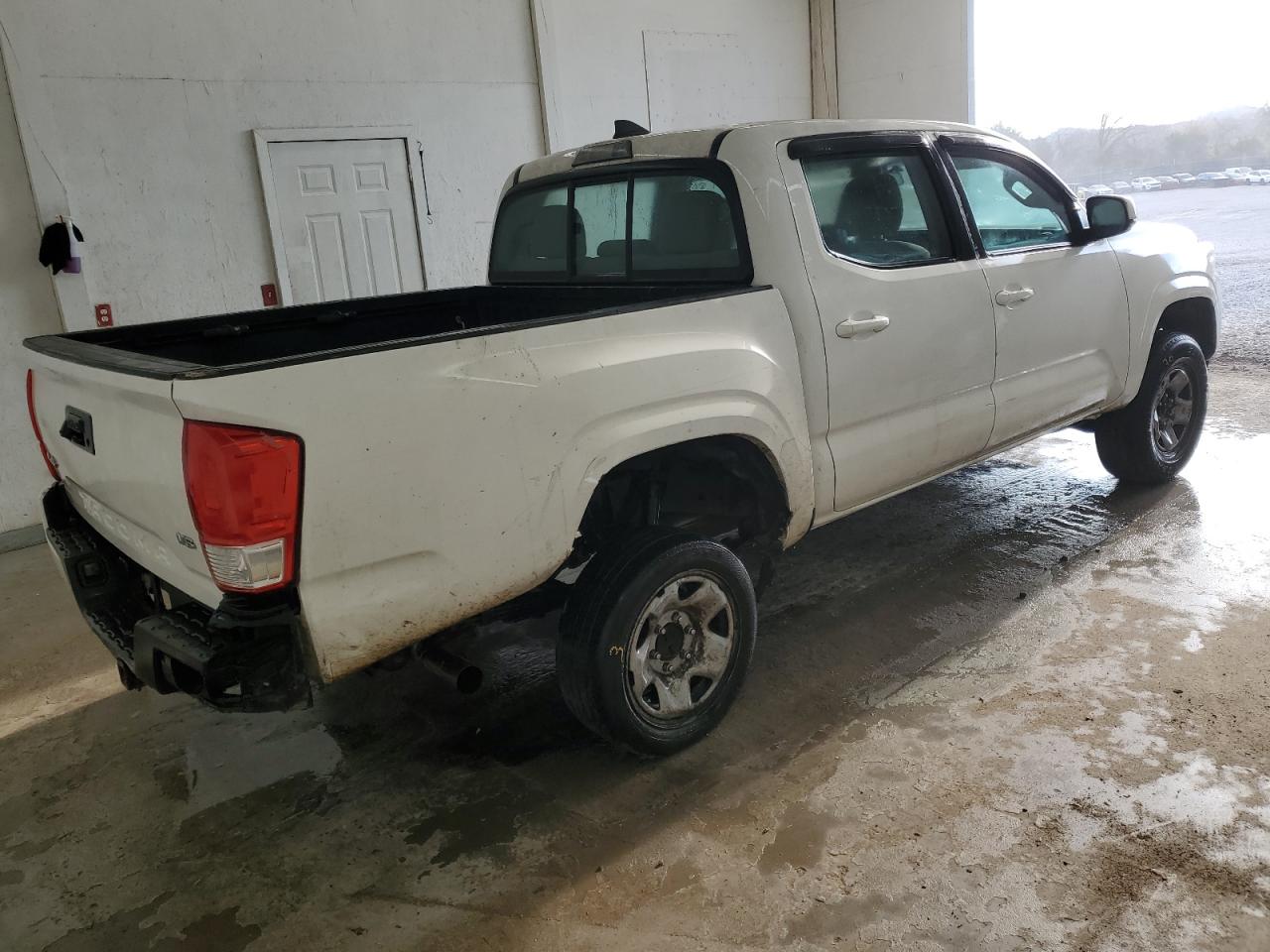Toyota Tacoma Double Cab Image 4