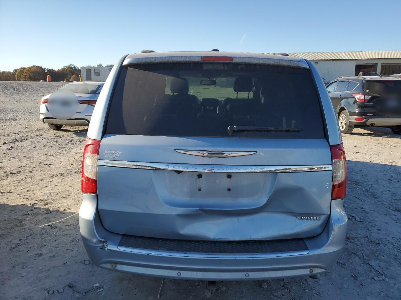 Chrysler Minivan Limited Image 6