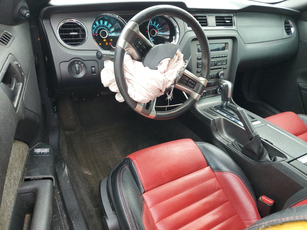 Ford Mustang Image 5