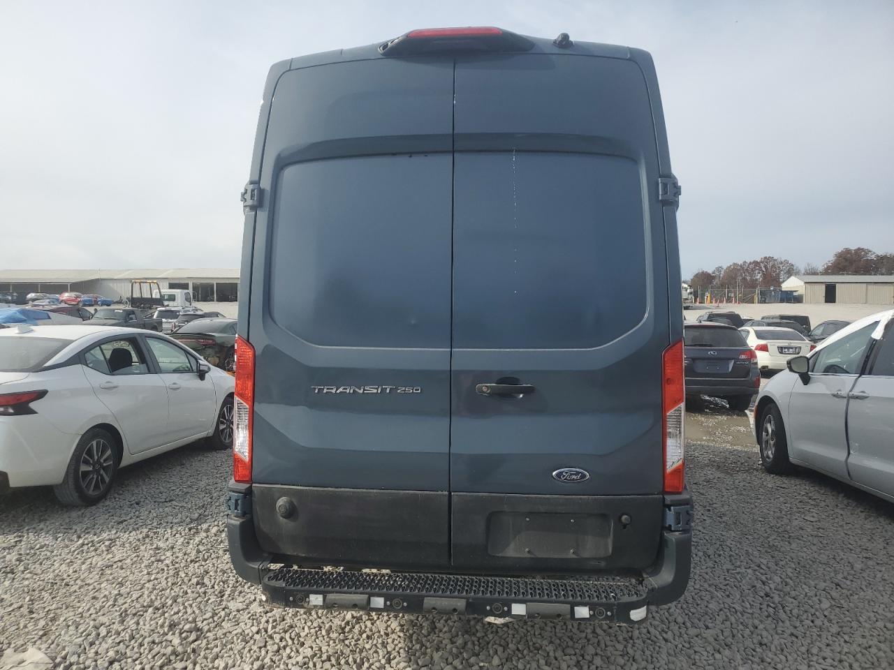 Ford Transit T-250 Image 5