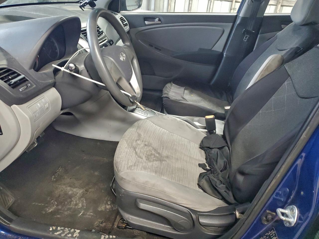 Hyundai ACCENT Se Image 12