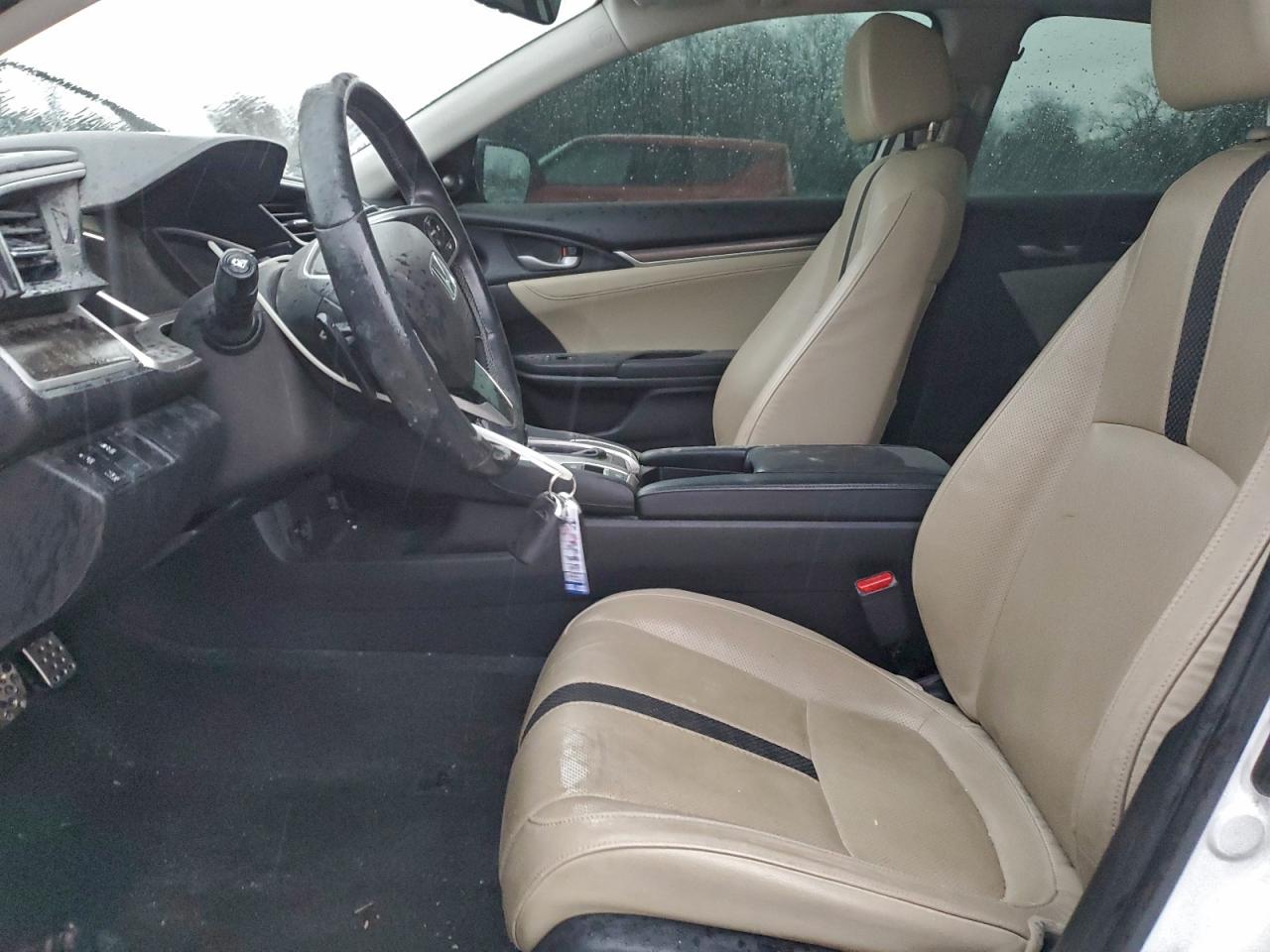 Honda Civic Touring Image 3