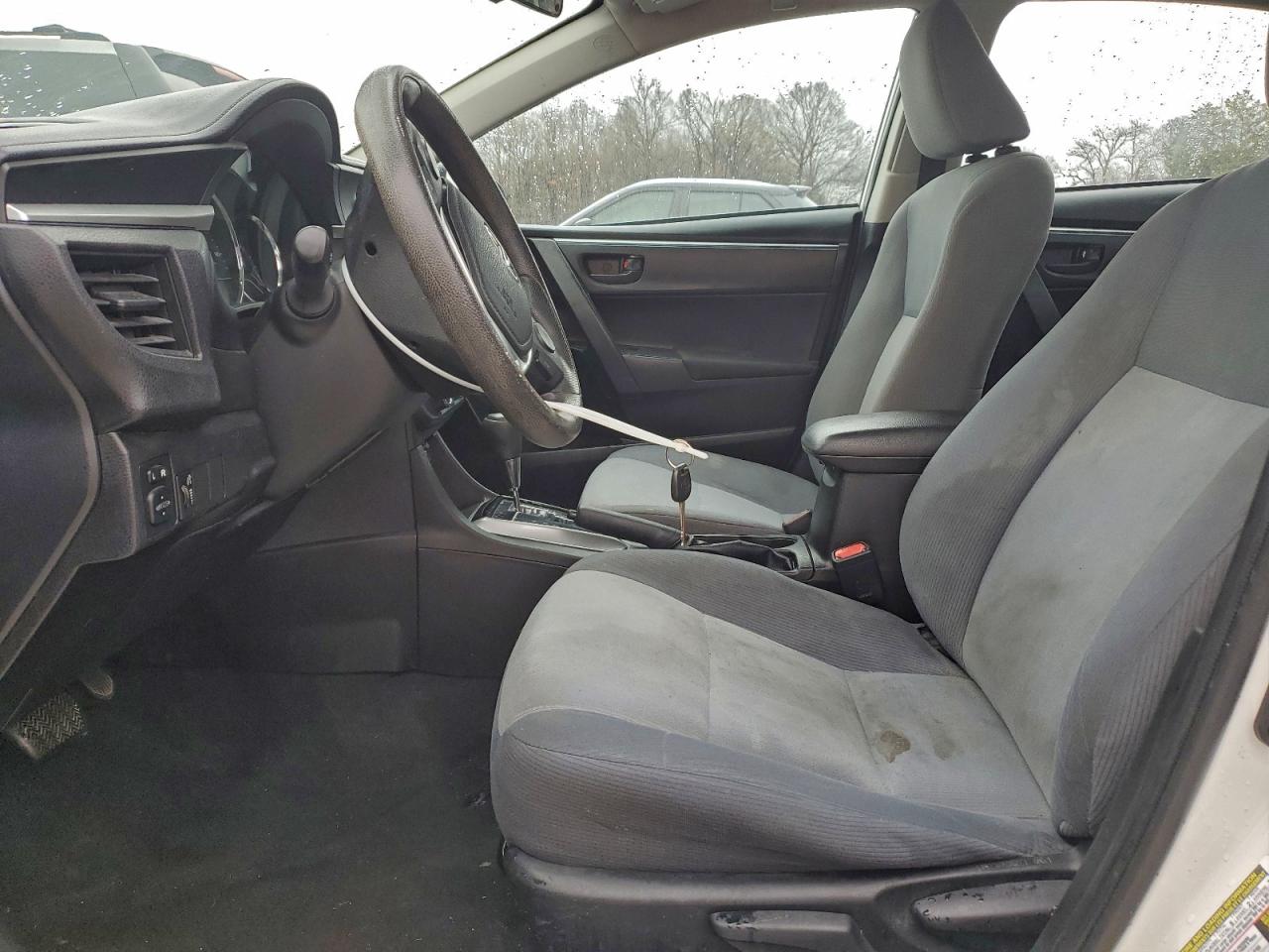 Toyota Corolla L Image 12