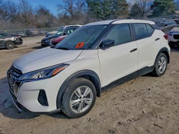  Salvage Nissan Kicks