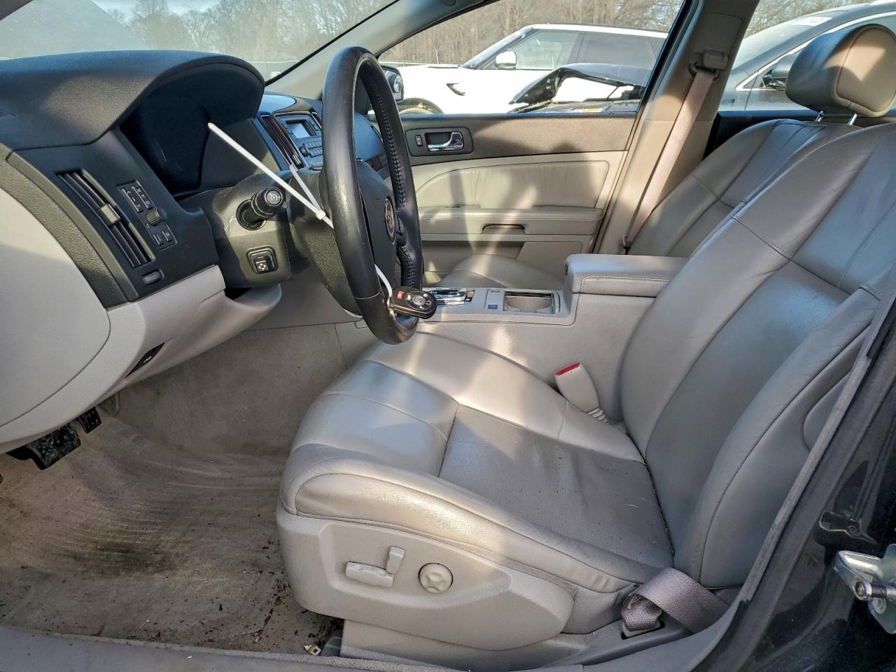 Cadillac STS Image 7