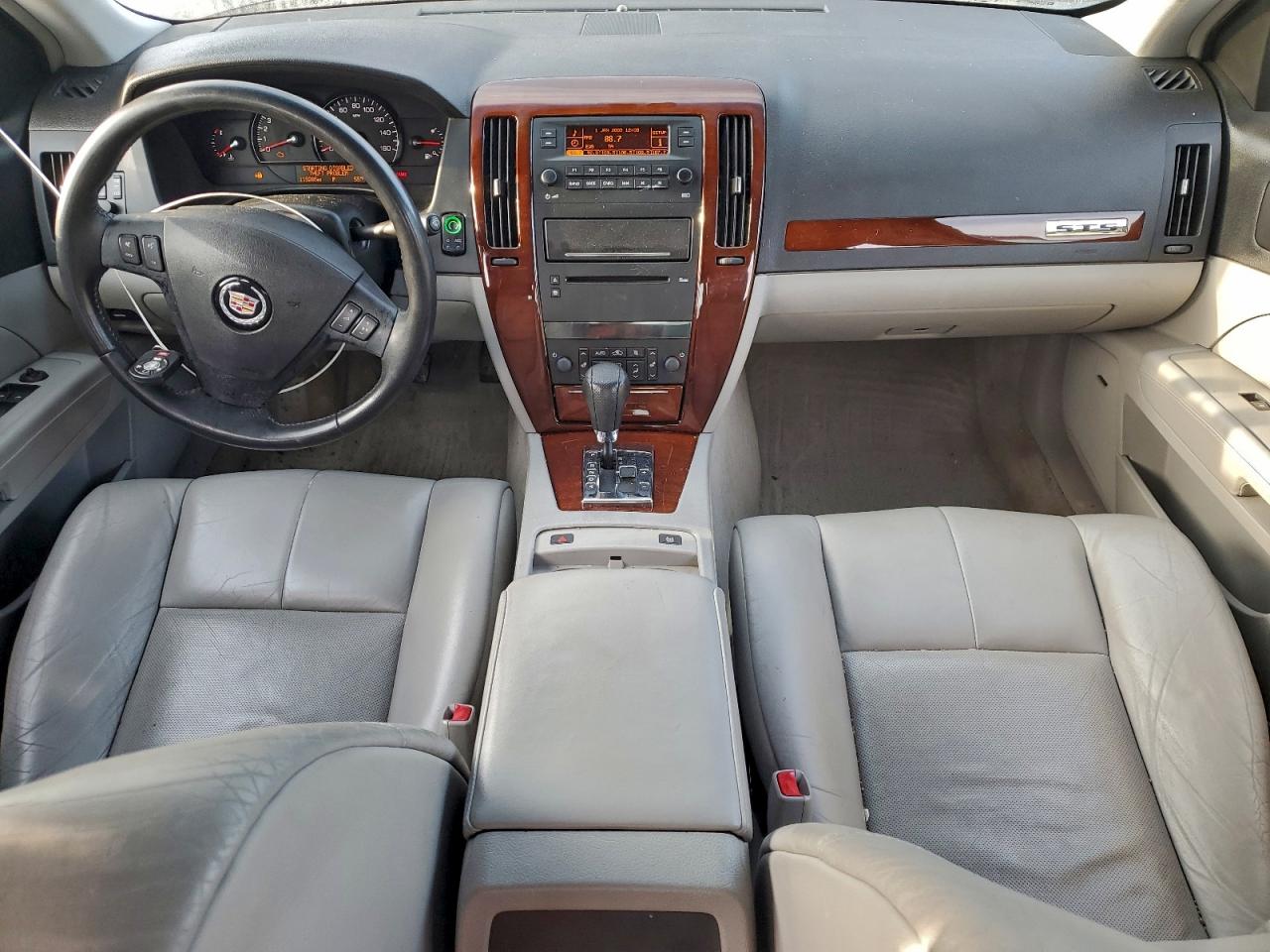 Cadillac STS Image 8