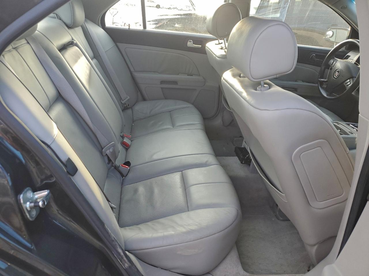 Cadillac STS Image 4