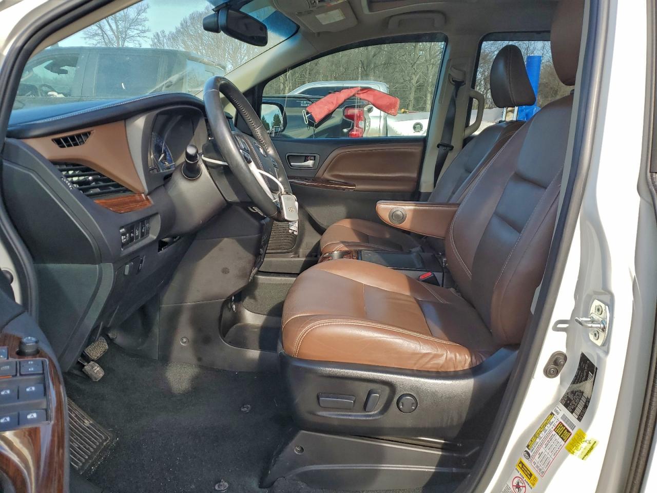 Toyota Sienna Xle Image 13