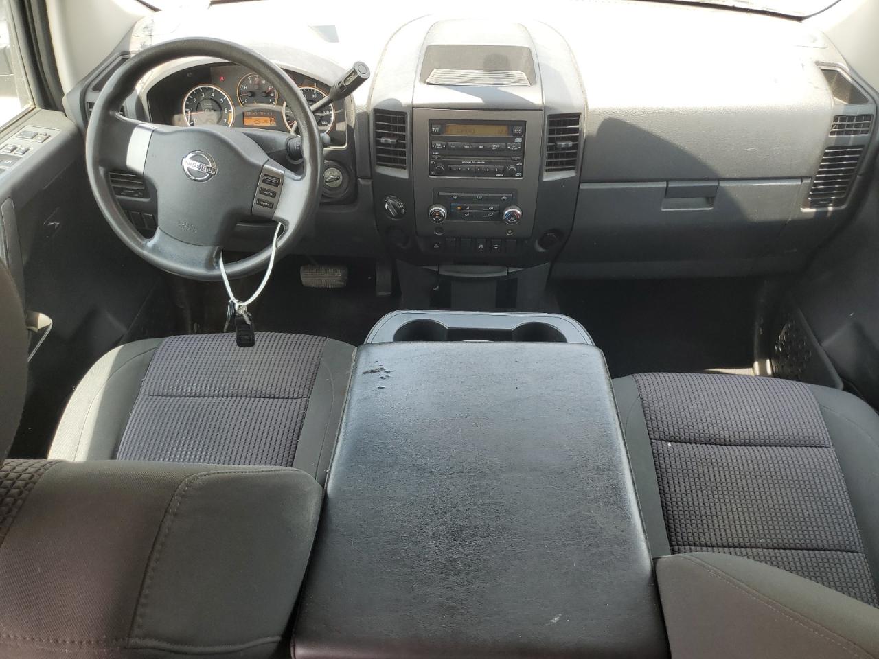 Nissan Titan Xe Image 10