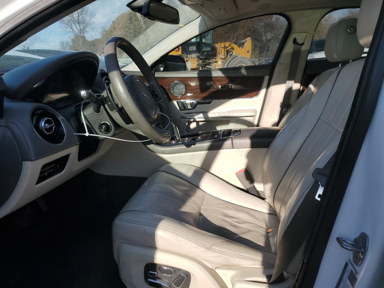 Jaguar XJ Portfolio Image 11