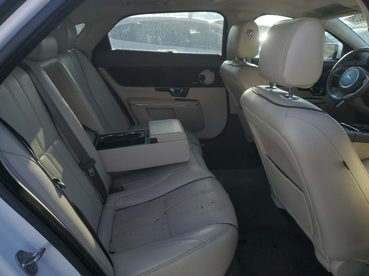 Jaguar XJ Portfolio Image 6