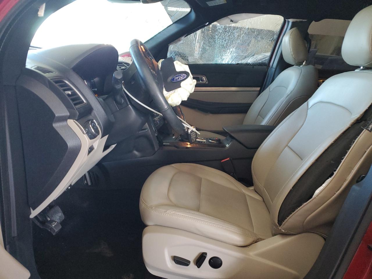 Ford Explorer Xlt Image 12