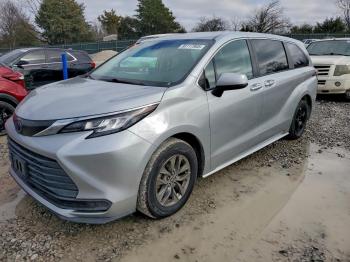  Salvage Toyota Sienna