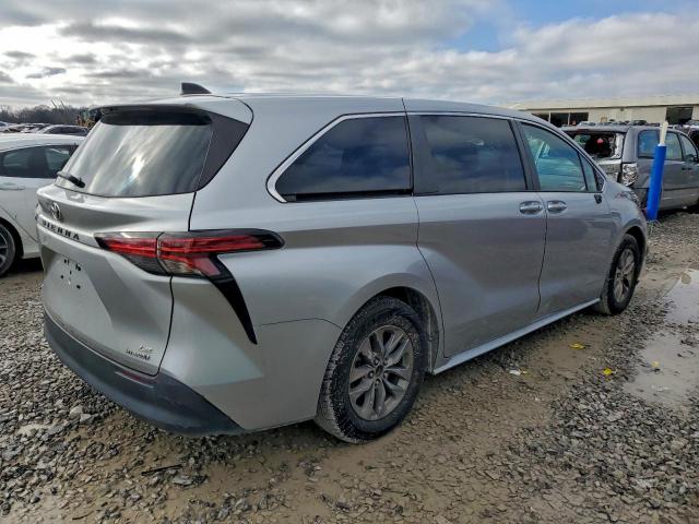 Toyota Sienna Le Image 5