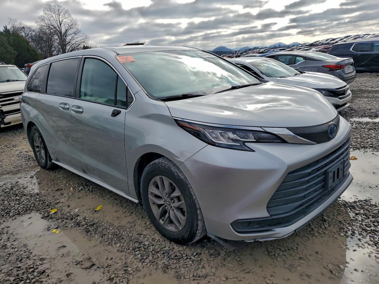 Toyota Sienna Le Image 12
