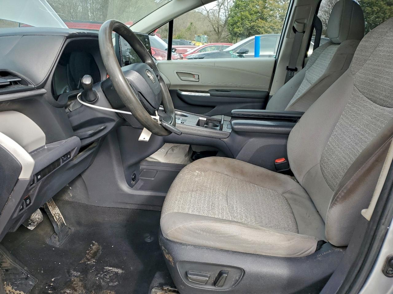 Toyota Sienna Le Image 8