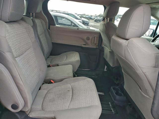 Toyota Sienna Le Image 9