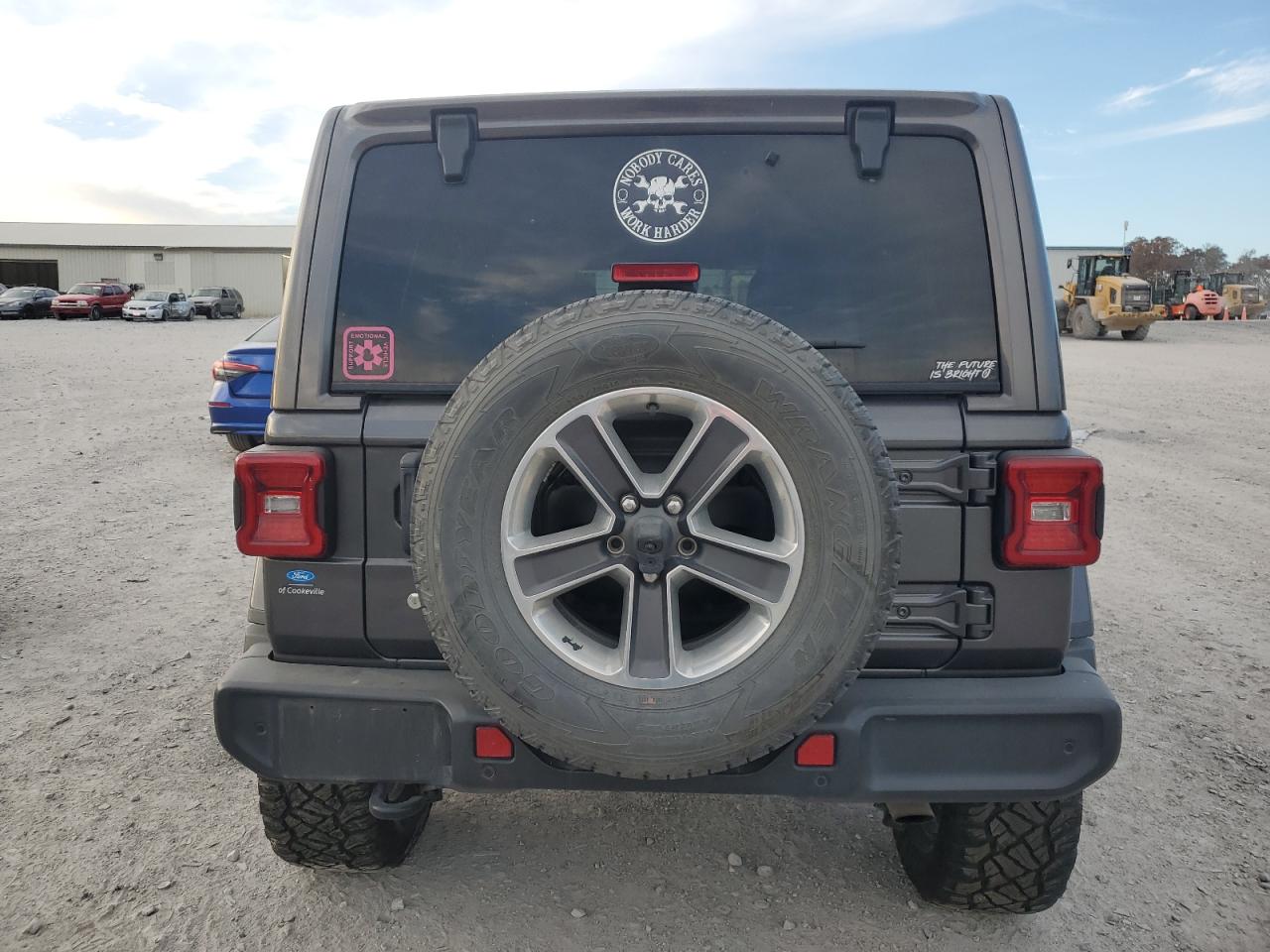 Jeep Wrangler Sahara Image 6