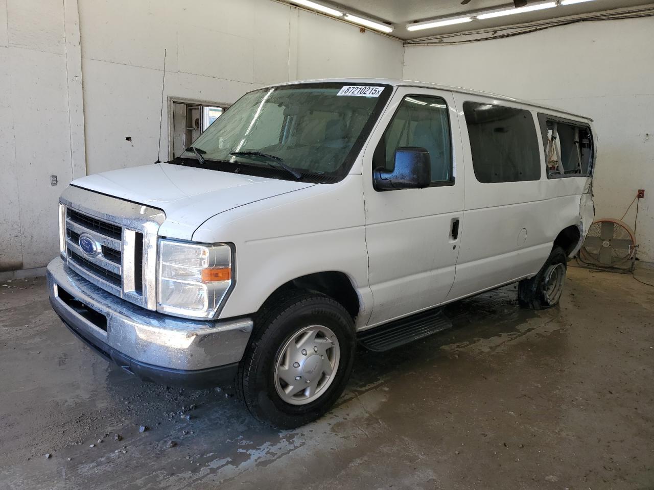 Ford E-350 E350 Super Duty Wagon Image 1