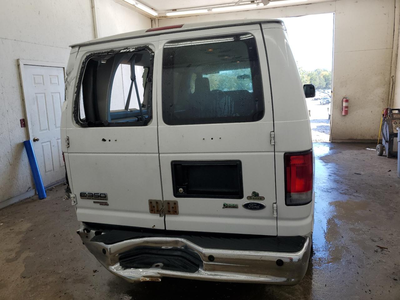 Ford E-350 E350 Super Duty Wagon Image 7