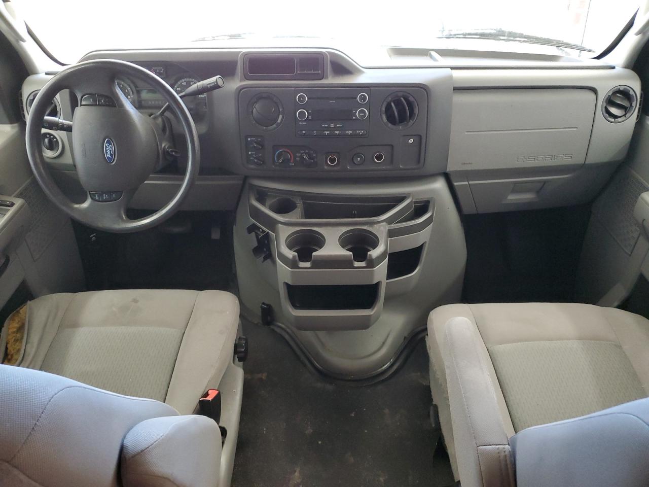 Ford E-350 E350 Super Duty Wagon Image 12