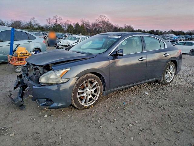  Salvage Nissan Maxima