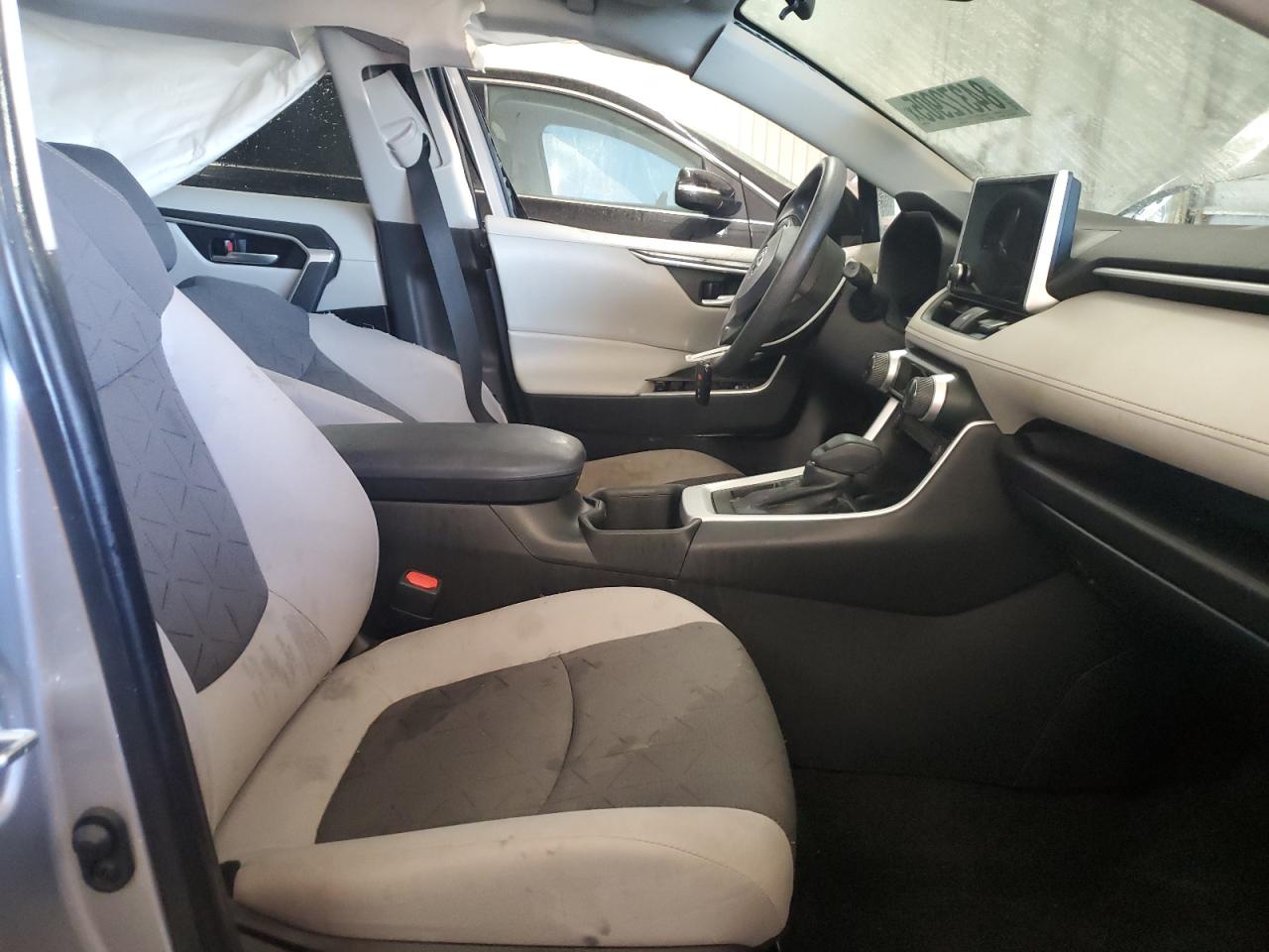 Toyota RAV4 Xle Image 6