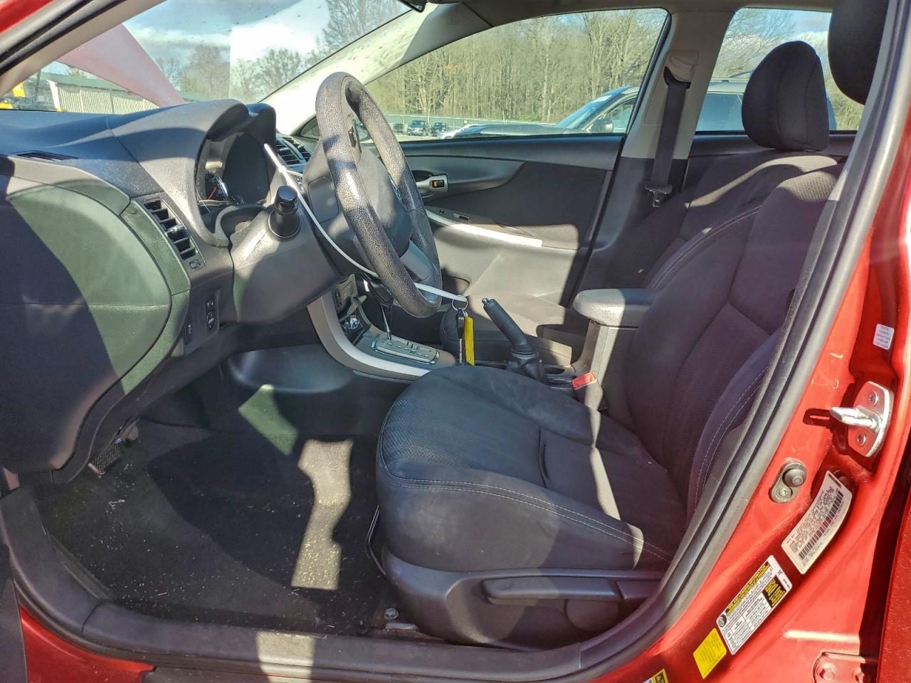 Toyota Corolla Base Image 10