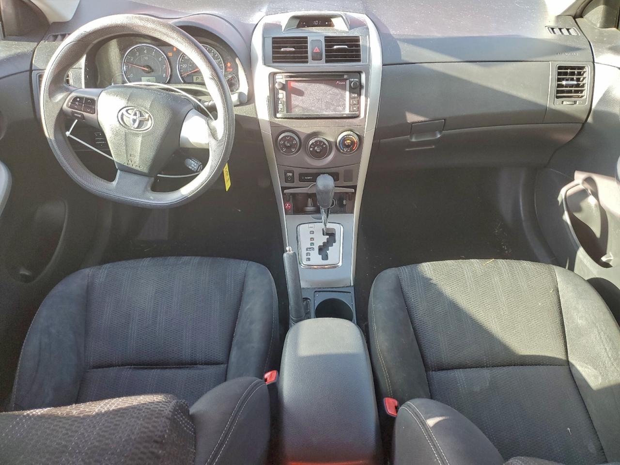 Toyota Corolla Base Image 2