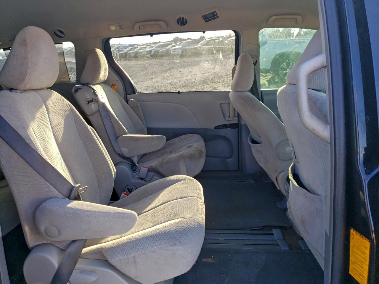 Toyota Sienna Le Image 5