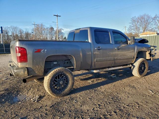 Chevrolet Silverado K2500 Heavy Duty Image 10