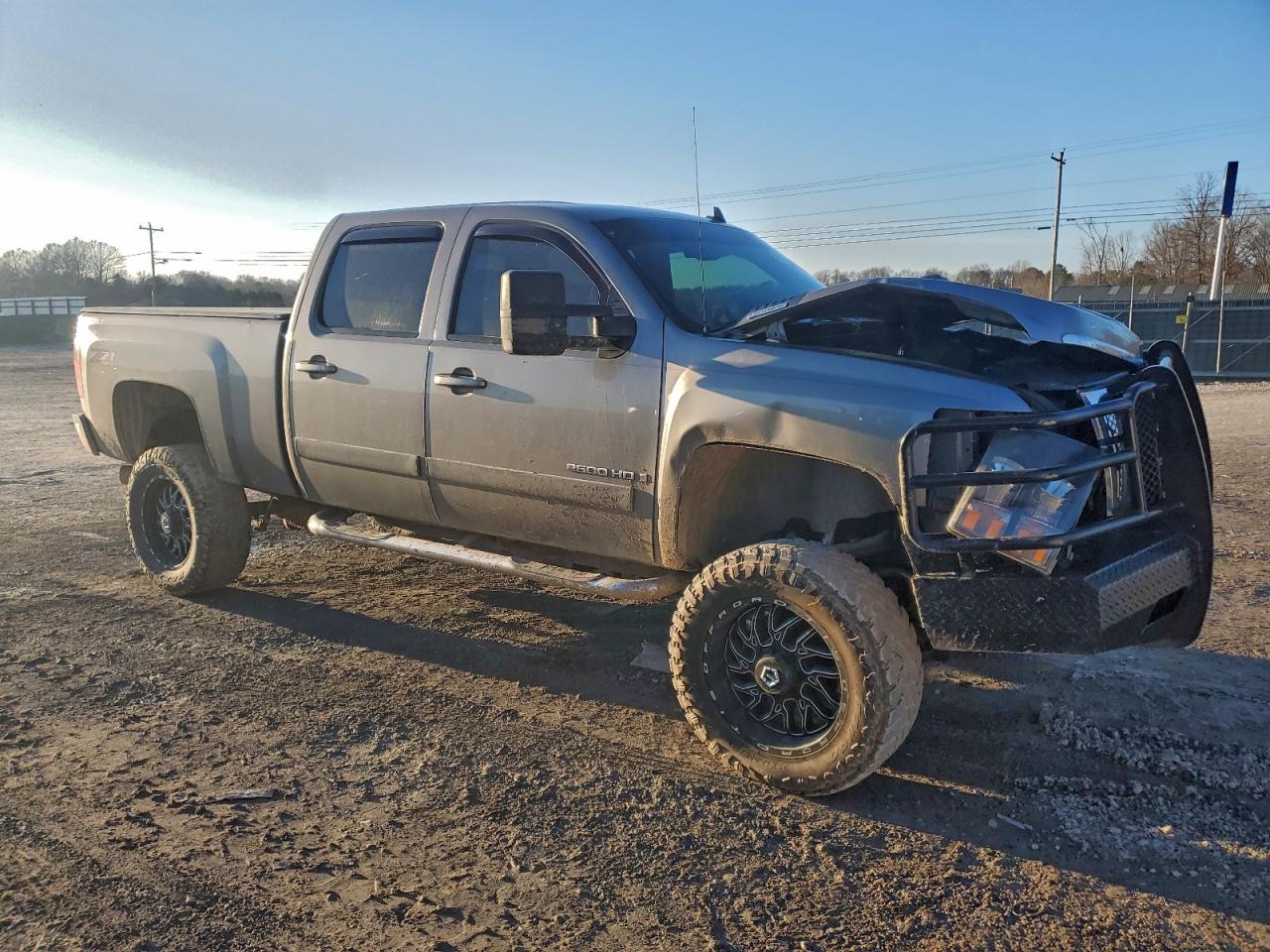 Chevrolet Silverado K2500 Heavy Duty Image 2