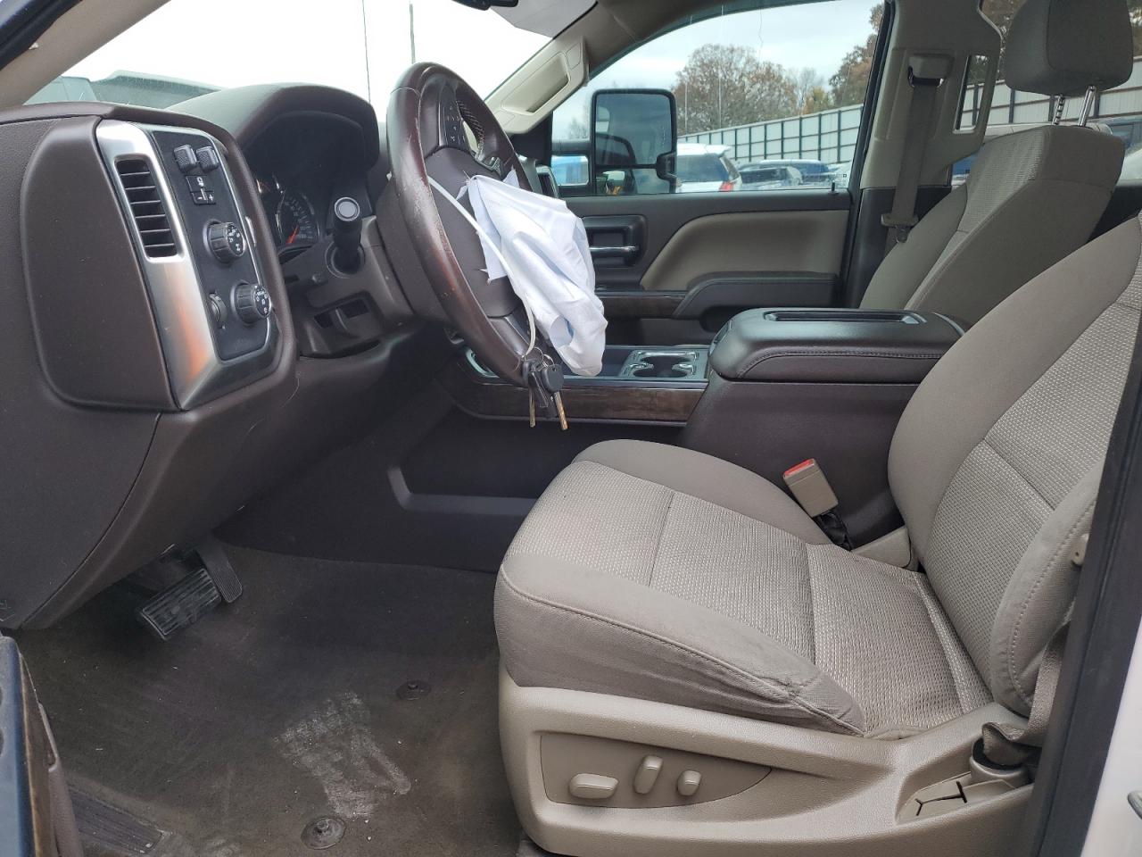 Chevrolet Silverado K1500 Lt Image 3