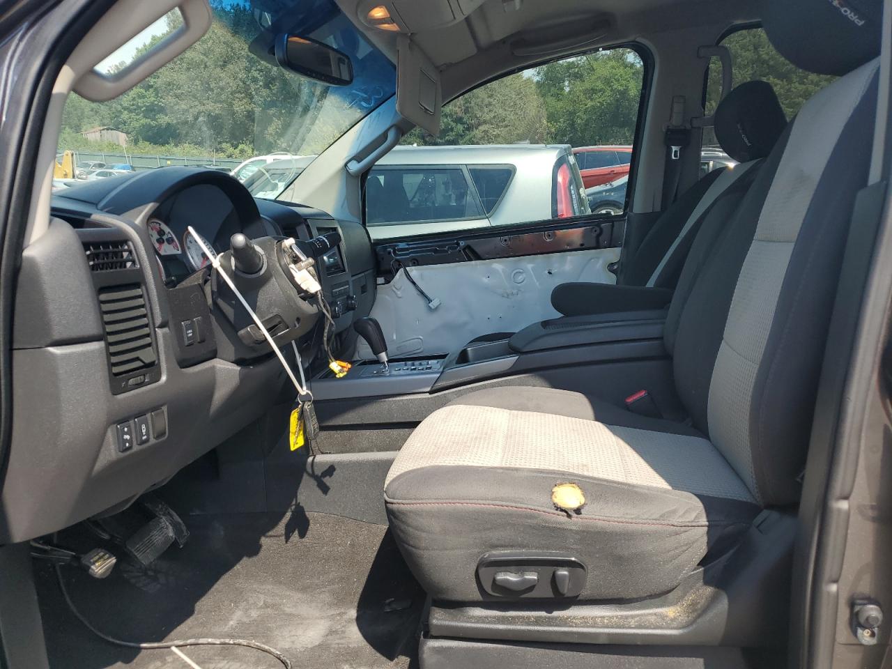 Nissan Titan S Image 6