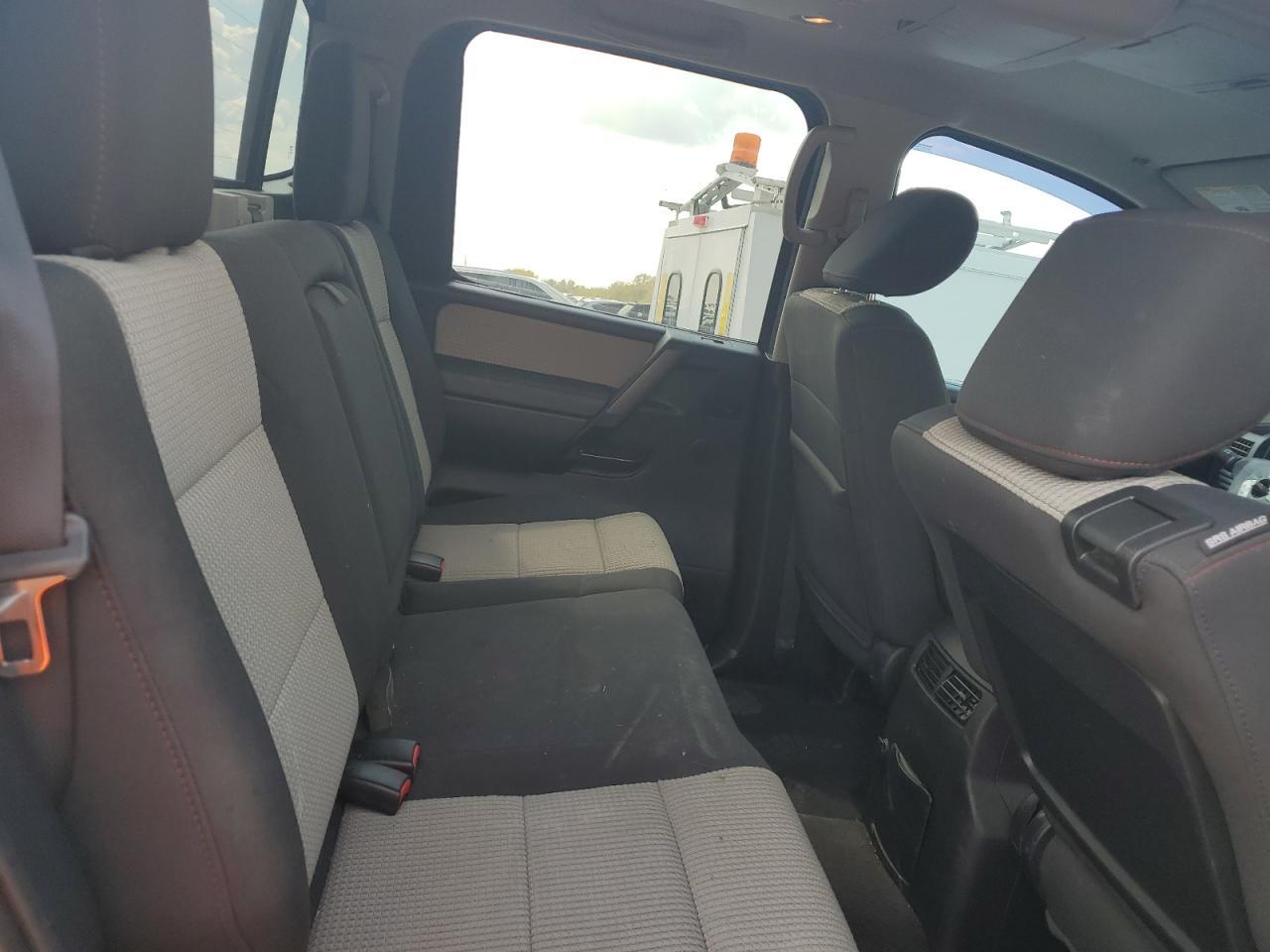 Nissan Titan S Image 7