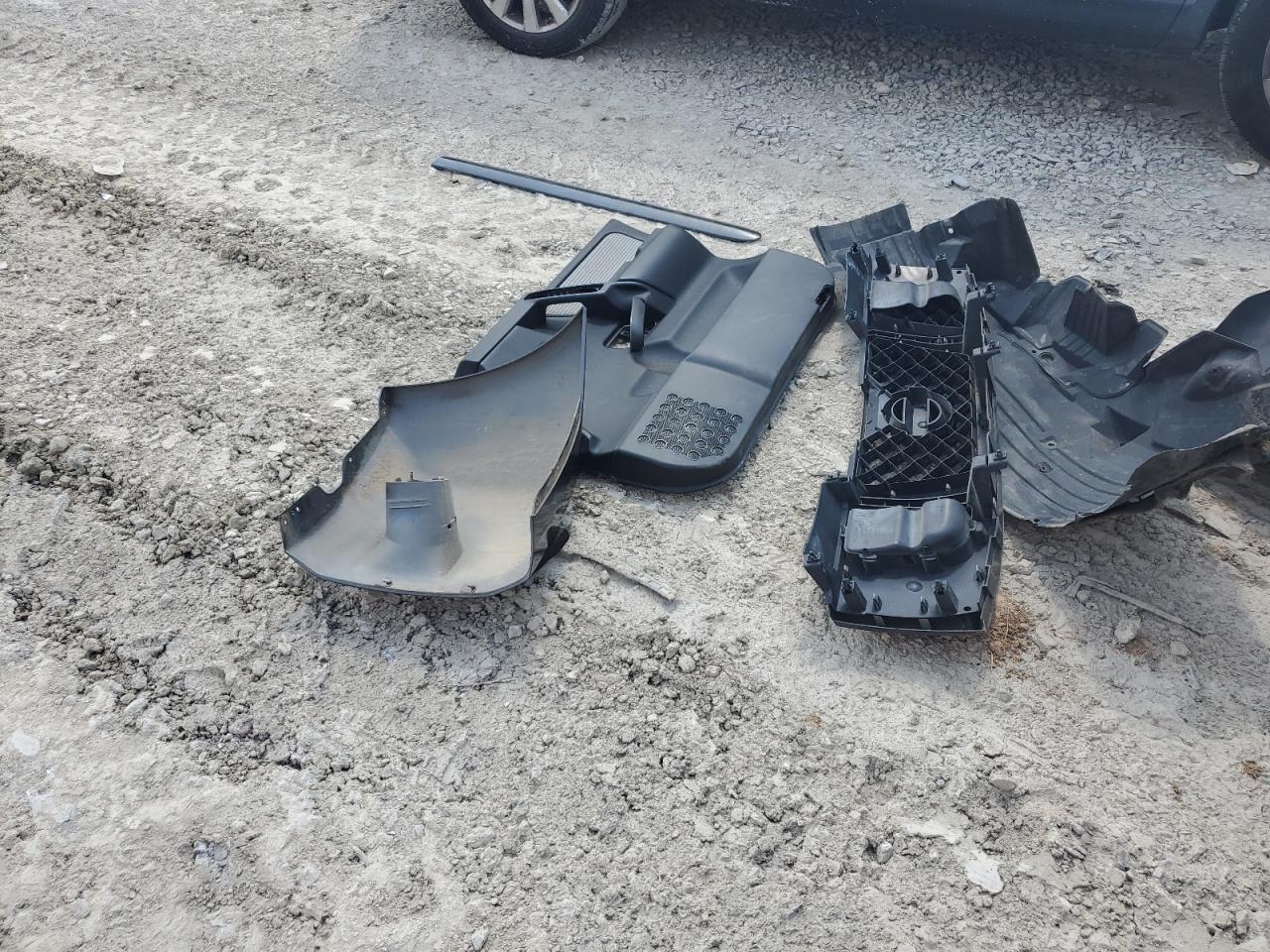 Nissan Titan S Image 9