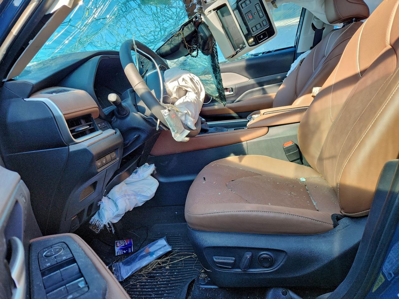 Toyota Grand High Le Image 11