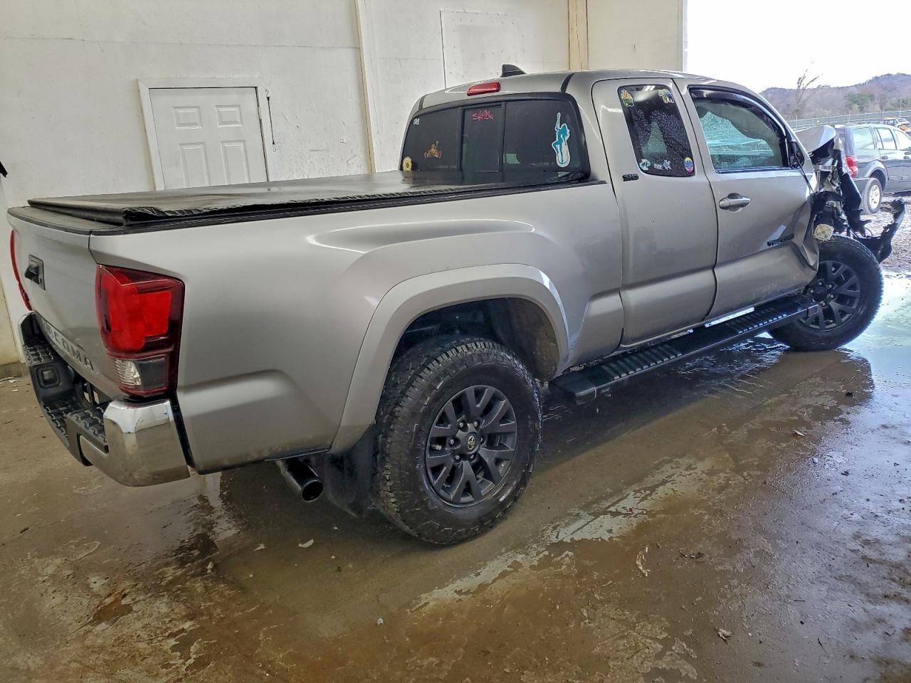 Toyota Tacoma Access Cab Image 2
