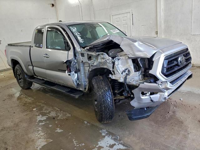 Toyota Tacoma Access Cab Image 9