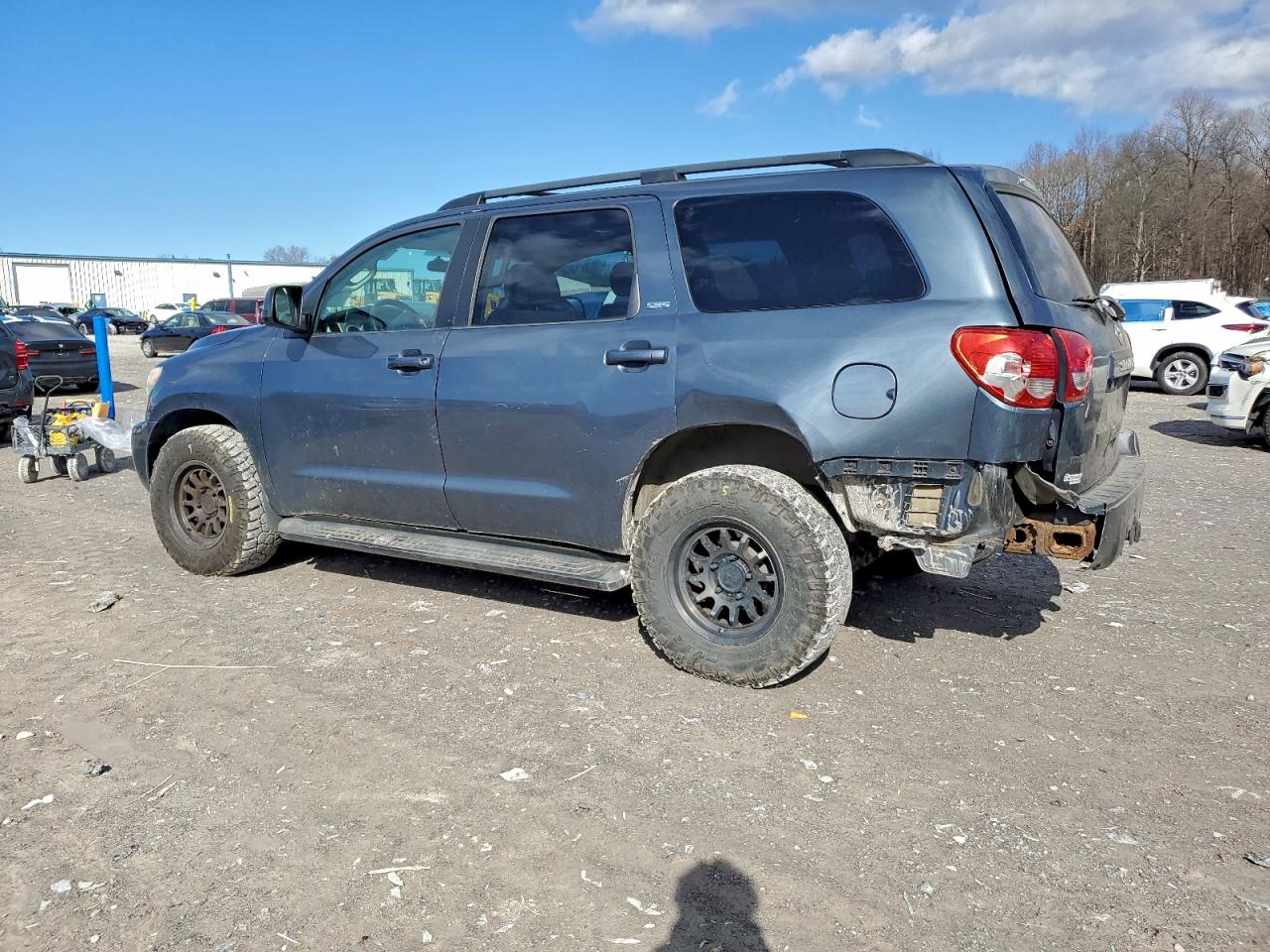 Toyota Sequoia Sr5 Image 4