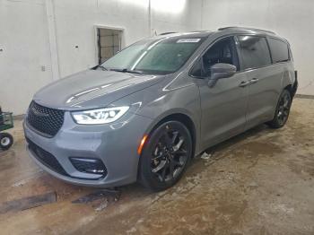  Salvage Chrysler Pacifica